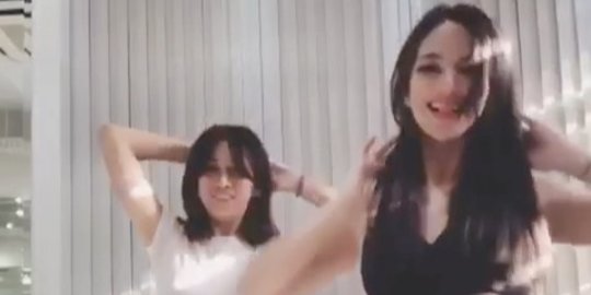 Nia Ramadhani Joget Tik Tok Pakai Baju Seksi, Netizen: Astagfirullah Bu Haji