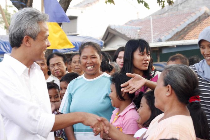 ganjar pranowo blusukan ke kampung kumuh