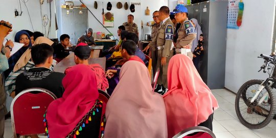 Diminta Belajar di Rumah karena Corona, Pelajar Jombang Kedapatan Asyik Kongkow