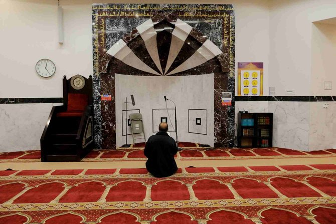 muslim as jaga jarak saat salat jemaah di masjid