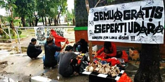 Ruang Bebas Uang, Cara Unik Berdonasi Ala Anak Muda Bojonegoro