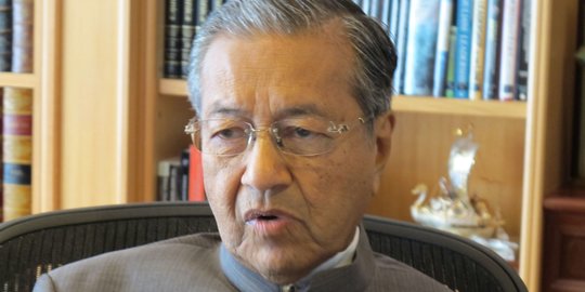 Mahathir Mohamad Isolasi Diri Usai Kontak dengan Anggota Parlemen Positif Corona