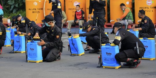 Cegah Corona, Pemkot Surabaya Sebar Alat Penyemprot Disinfektan ke Kelurahan