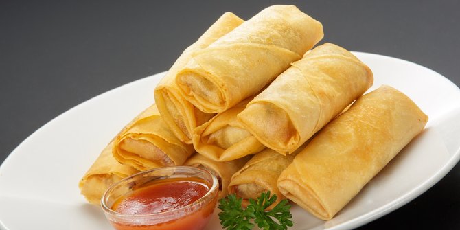 Cara Membuat Kulit Lumpia Sesuai Jenisnya, Cocok untuk Piscok | merdeka.com