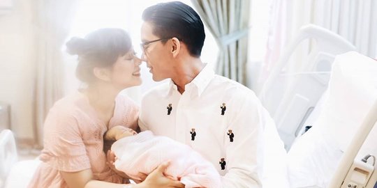 Resmi Jadi Ibu, Ini 5 Potret Lucu dan Menggemaskan Putri Yuanita Christiani