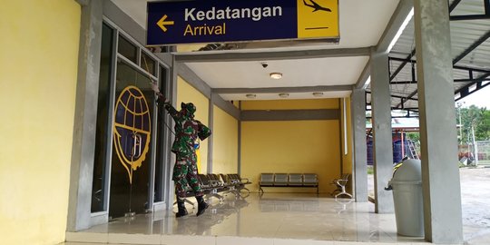 Cegah Corona, Kodim Fakfak Sterilkan Bandara Hingga Pelabuhan dengan Disinfektan
