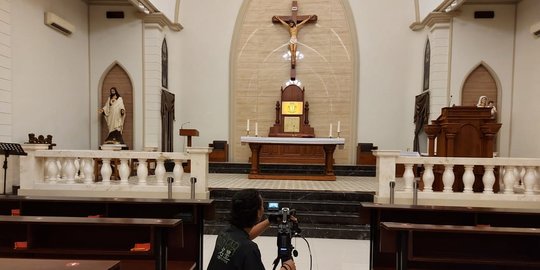 Cegah Corona, Gereja Katolik di Jember Ganti Misa Via Live Streaming YouTube