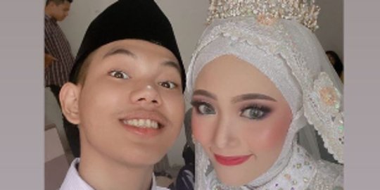 6 Potret Cantik Istri Tegar, Pamer Kemesraan Sehari Setelah Menikah