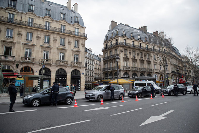 sepinya paris saat lockdown karena corona