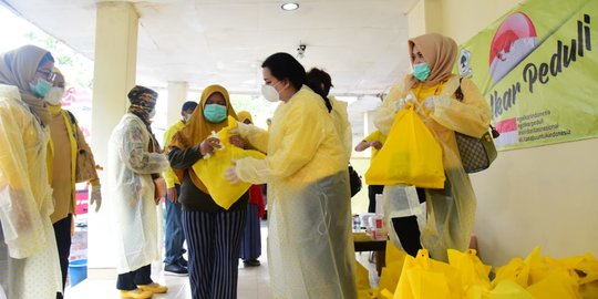 Perempuan Golkar Peduli Beri Bantuan pada Tenaga Medis yang Merawat Pasien Corona