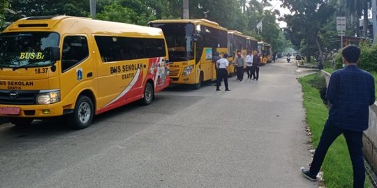 30 Bus Sekolah DKI Dikerahkan untuk Transportasi Tenaga Medis Covid-19