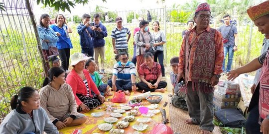 Suku Dayak di Perbatasan RI-Malaysia Gelar Ritual Khusus Usir Corona