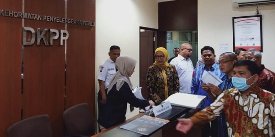 Tak Terima Dipecat, Anggota KPU Evi Novida Datangi DKPP Hingga Temui Jokowi