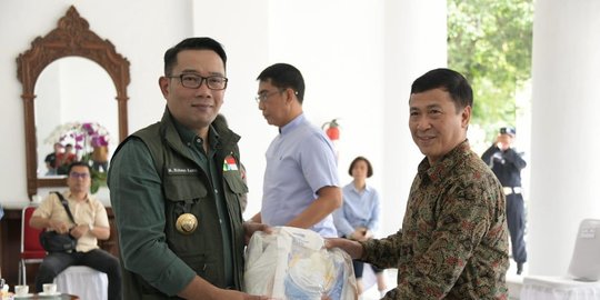 Pemprov Jabar dan Warga Kompak Lawan Corona, Bagikan Masker dan Hand Sanitizer