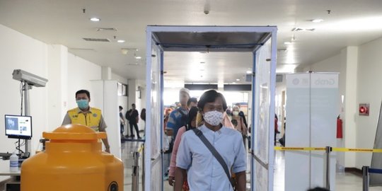 Tekan Risiko Corona, Ini 3 Fakta di Balik Pemasangan Bilik Sterilisasi di Surabaya