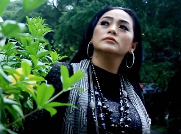 Jarang Terekspos Ini 7 Potret Cantik Istri Didi Kempot Yang Juga