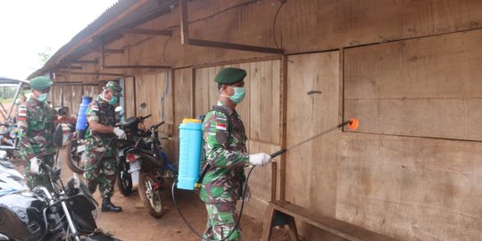 Cegah Corona, TNI Lakukan Disinfektan di Perbatasan RI-Papua New Guinea