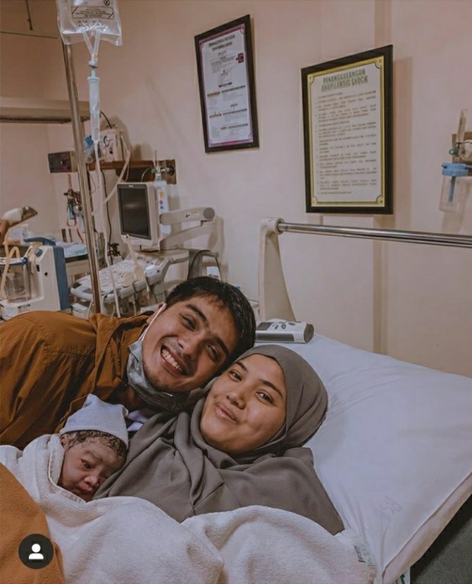 istri ricky harun melahirkan anak ke 4