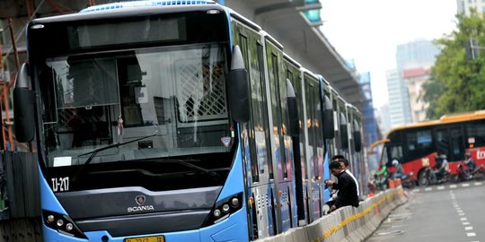 Imbas Covid-19, Jumlah Penumpang MRT, LRT, TransJakarta dan KRL Turun Signifikan