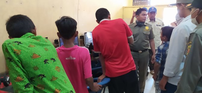 anak usia pelajar terjaring razia di warnet