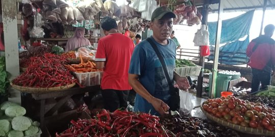 Dampak Corona, Banyak Kios Pedagang Pasar di Karawang Tutup karena Sepi
