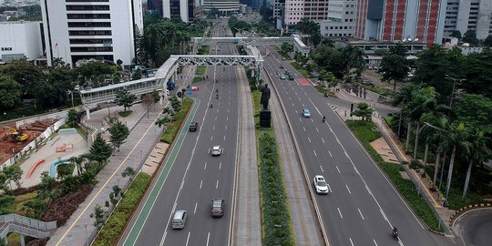 Pemandangan Jalanan Ibu Kota yang Lengang Akibat Corona