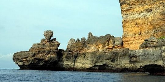 Eksotisme Pulau Nusa Barong di Jember, Mirip Pulau Phi-Phi Thailand