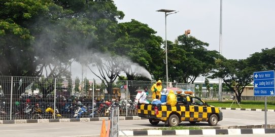 Cegah Corona, Terminal Penumpang & Area Parkir Soekarno-Hatta Disemprot Disinfektan