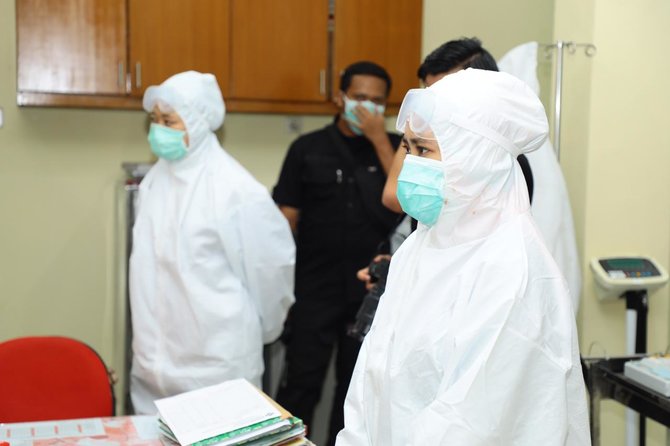kabarhakam komjen agus andrianto meninjau kesiapan rs milik polri untuk tangani corona