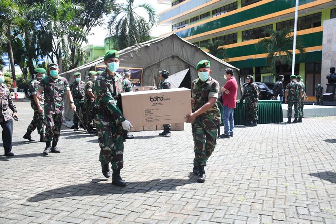 apd bantuan bnpb tiba di makassar