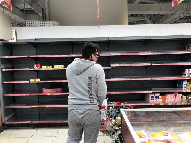 supermarket di hong kong kehabisan stok makanan