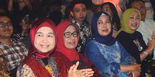 Cerita Ibunda Jokowi dan Musik Campur Sari