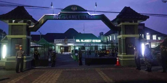 Ibunda Meninggal, Jokowi Tiba di RS Slamet Riyadi