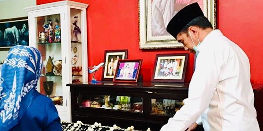 Jokowi Larang Menteri Takziyah ke Rumah Ibundanya di Solo
