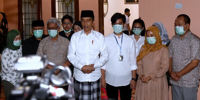Jokowi Minta Rakyat Doakan Ibundanya dari Rumah Masing-masing