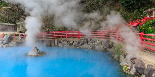 Melihat Keunikan 8 Kolam Neraka Beppu, Ada yang Sewarna Darah dan Dihuni Buaya