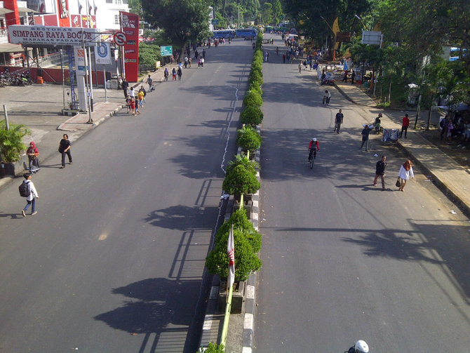 aksi blokir jalan ruas jalan pajajaran lengang