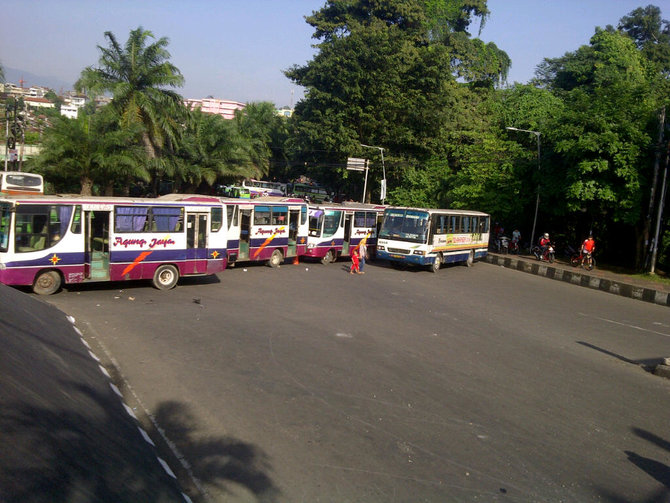 aksi blokir jalan ruas jalan pajajaran lengang