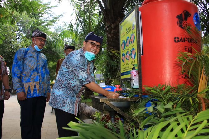 banyuwangi tambah wastafel portabel bilik disinfektan di ruang publik