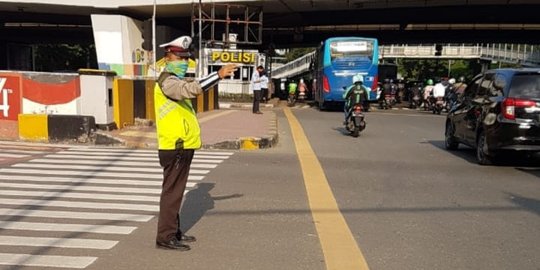 Dua Pekan Bekerja dari Rumah, Jalanan Sore Ibu Kota Terpantau Lancar