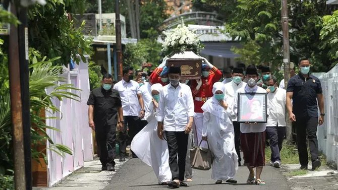 pemakaman ibunda jokowi