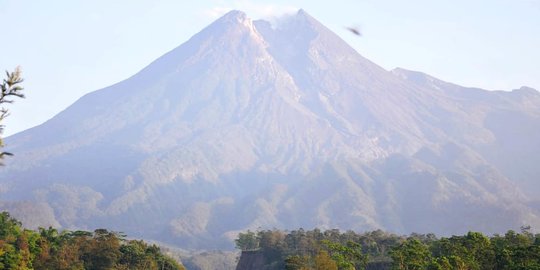 Erupsi Gunung Merapi Sebabkan Hujan Abu di Kabupaten Magelang