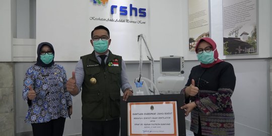 Gubernur Ridwan Kamil Serahkan Empat Ventilator ke RSHS