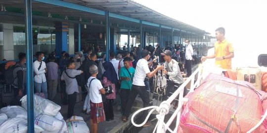 Sehari Jelang Lockdown di Lingga Kepri, Penumpang Pelabuhan Tanjungpinang Membludak