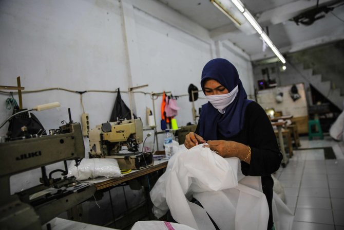 pembuatan alat pelindung diri apd tenaga medis