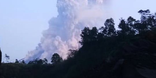 Gunung Merapi Erupsi Lagi, Tinggi Kolom 3000 Meter