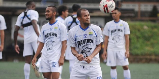 Supardi Nasir, Benteng Kukuh Pertahanan Persib yang Tak Mau Kalah dengan Usia