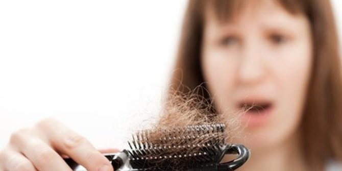 7 Cara  Merawat Rambut  Rontok dengan  Bahan  Alami  Ampuh dan 