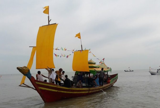 mengenal upacara jamu laut tradisi masyarakat langkat yang dilestarikan hingga kini