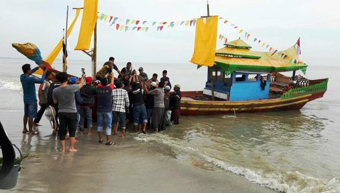 mengenal upacara jamu laut tradisi masyarakat langkat yang dilestarikan hingga kini